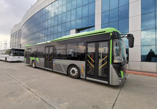 12 метровий низькопідлоговий електричний автобус в Сучаві